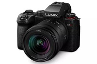 Panasonic LUMIX S5M2 20-60mm Kit 24.2MP Full Frame Mirrorless Camera with 20-60mm F3.5-5.6 Lens