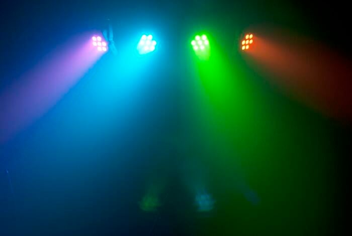 Chauvet DJ 4BAR Tri USB Washlight System With (4) 7x 3w RGB LED PAR Cans And Tripod Stand