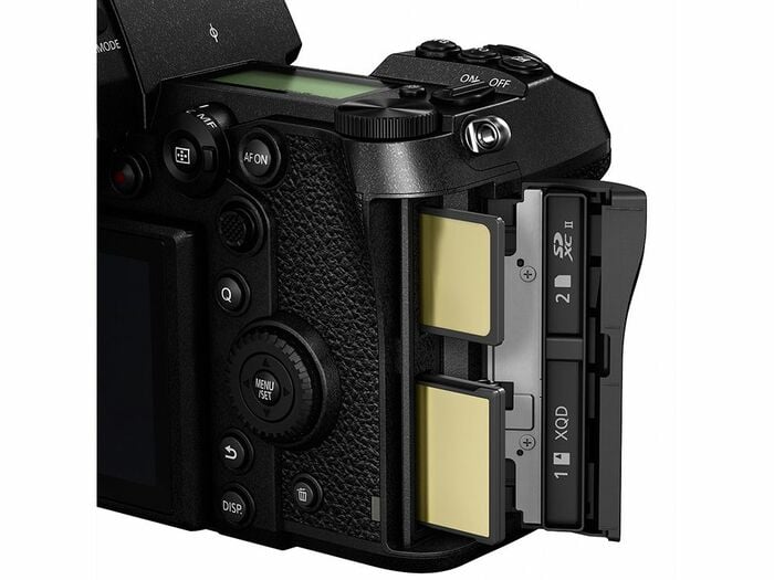 Panasonic DC-S1RMK 47.3MP LUMIX Mirrorless Camera With Lumix S 24-105mm F/4 Macro O.I.S. Lens