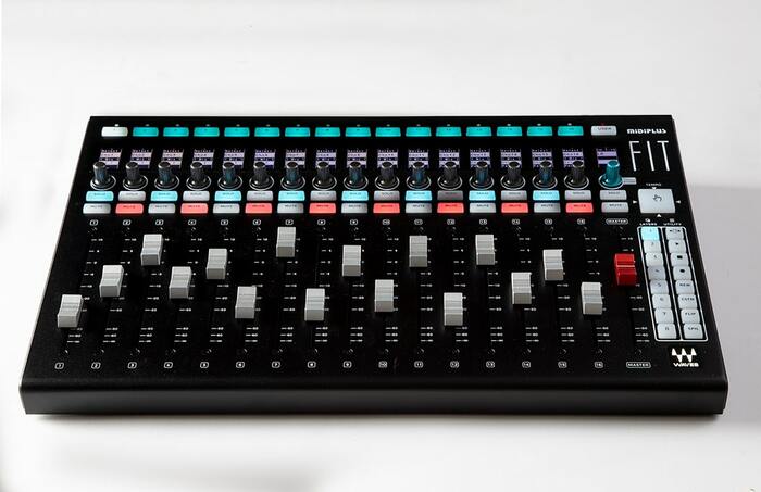 Waves MiDiPLUS FIT Controller With 16+1 100mm Motorized Faders