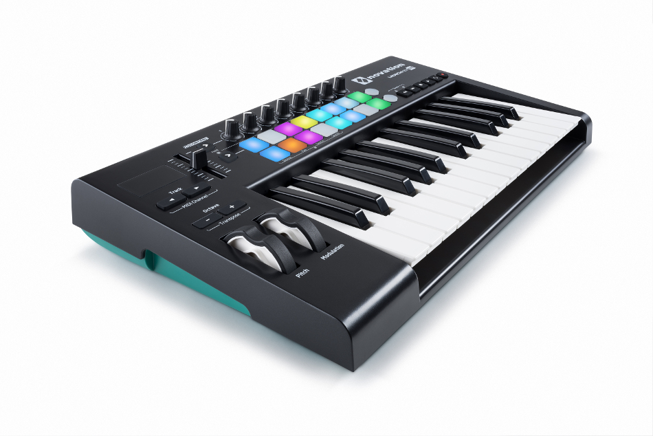 25-Key Keyboard Controller with 16 Velocity-Sensitive Trigger Pads