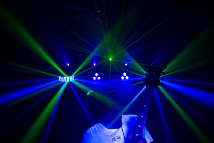Chauvet DJ Gig Bar Flex 3-in-1 LED Derby, Wash, Strobe Lighting Bar With Remote And Bag