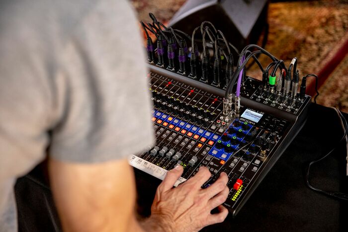 Zoom LiveTrak L-20 20-Channel Digital Mixer, Recorder, And USB Audio Interface