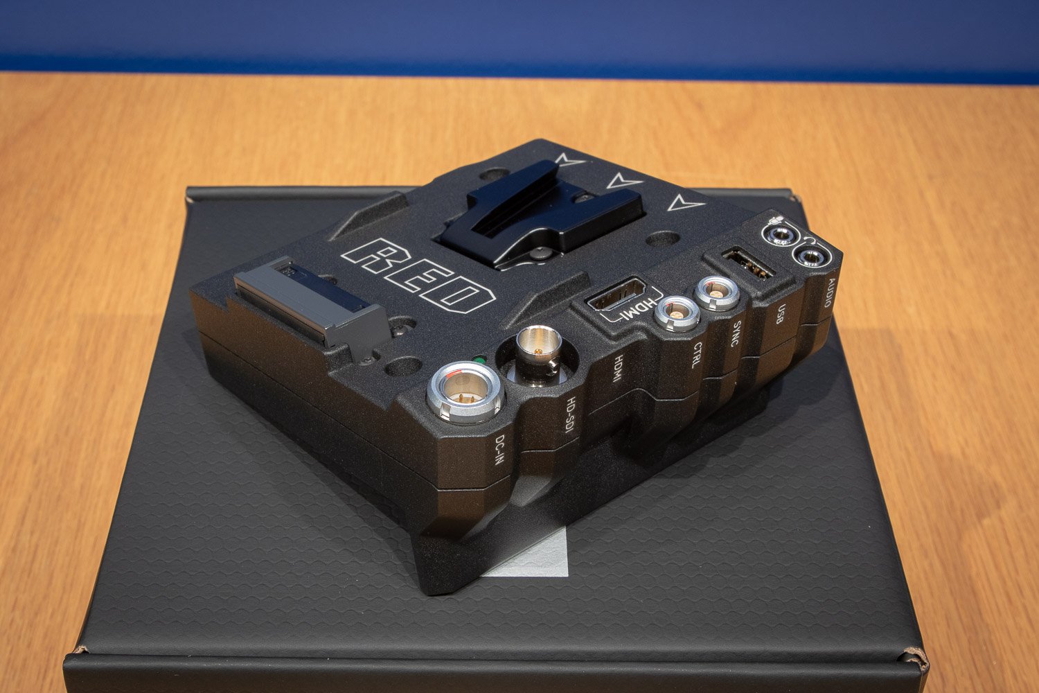 RED Digital Cinema 720-0045 DSMC2 Base I/O V-Lock Expander RED Digital Cinema 720-0045 DSMC2 Base I/O V-Lock Expander