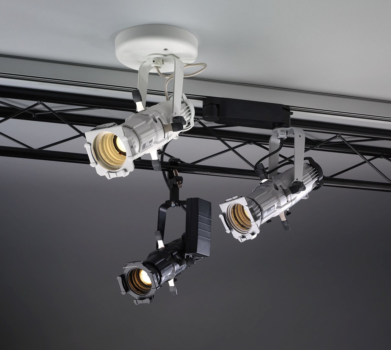 Previs site Round and round quality ETC 4ML3090120P S4 Mini LED Gallery 3000 K 90+, Portable | Full Compass Systems Previs site Round and round quality ETC 4ML3090120P S4 Mini LED Gallery 3000 K 90+, Portable | Full Compass Systems