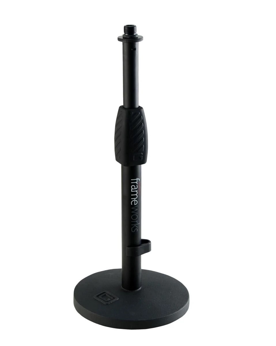 Shure MV7X Basic Bundle MV7X Mic, XLR Cable and Gator